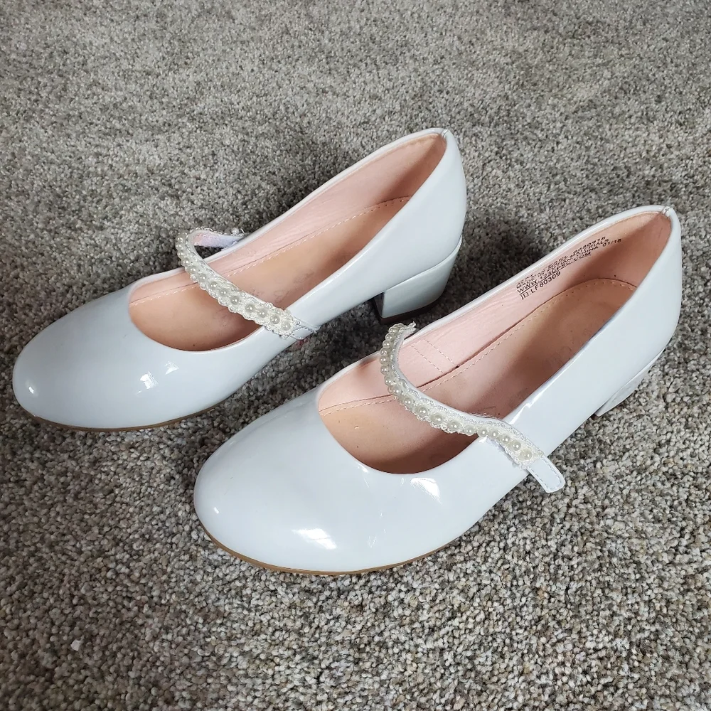 Olive & Edie‎ White Patent leather Marry Janes with Pearls Girls 3
